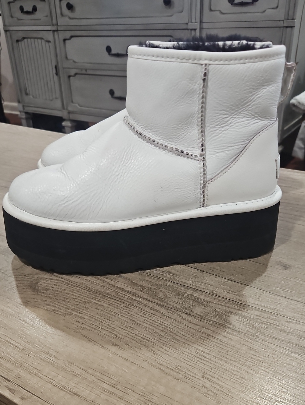 UGG Women's Classic Mini Platform Boots size 7
